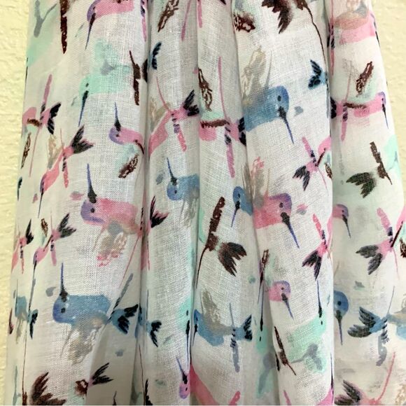 ANTHROPOLOGIE SCARF HUMMING BIRDS PRINTED SHAWL WHITE PINK BLUE. - Picture 3 of 7